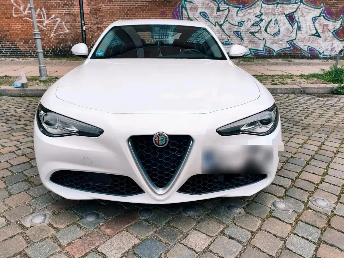 Second-hand Alfa Romeo Giulia 150 CP (110 kW) 2016 Alb Berlinǎ