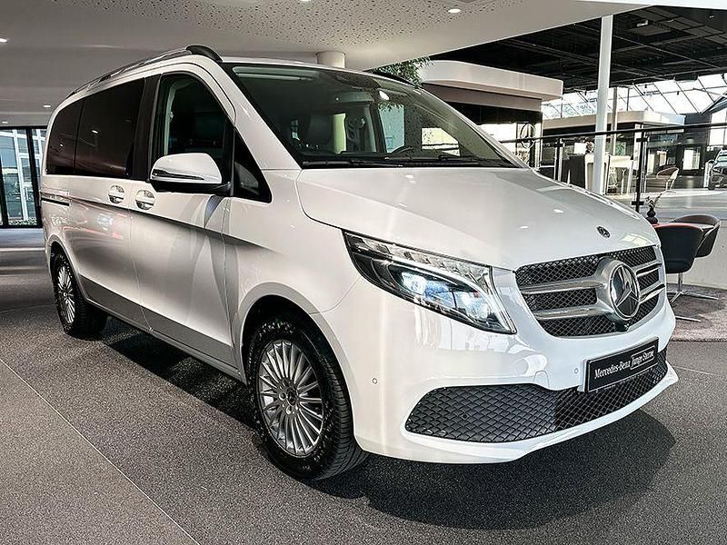 Gebraucht Mercedes V300 238 PS (175 kW) 2020 Weiß Van / Kleinbus