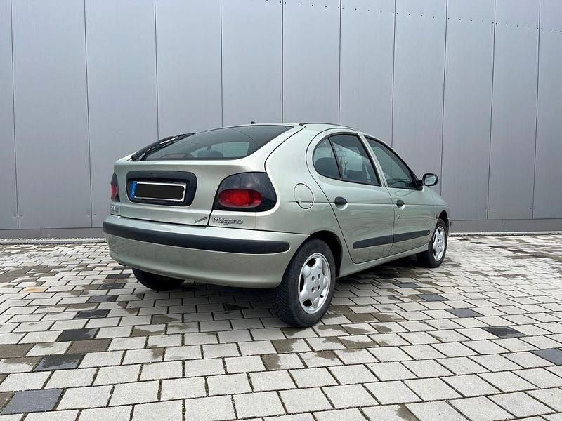 Gebraucht Renault Mégane 90 PS (66 kW) 1998 Grün Limousine