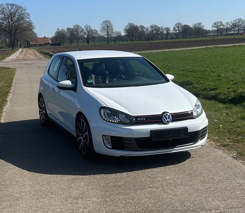 Weiß Gebraucht 2012 VW Golf VI Edition Limousine | 7.850 € (Fairer Preis) - Bild 1/4
