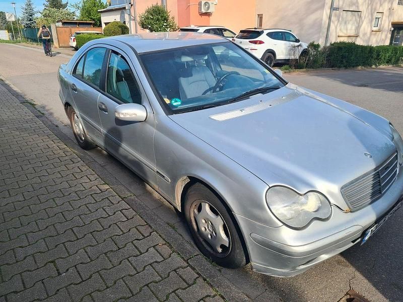 Gebraucht Mercedes C180 129 PS (94 kW) 2000 Silber Limousine