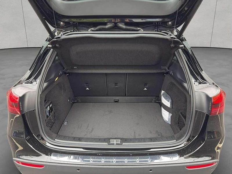Gebraucht Mercedes GLA180 136 PS (100 kW) 2025 Kosmosschwarz metallic SUV