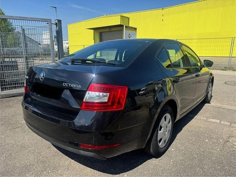 Second-hand Skoda Octavia Active 116 CP (85 kW) 2019 Negru Berlinǎ