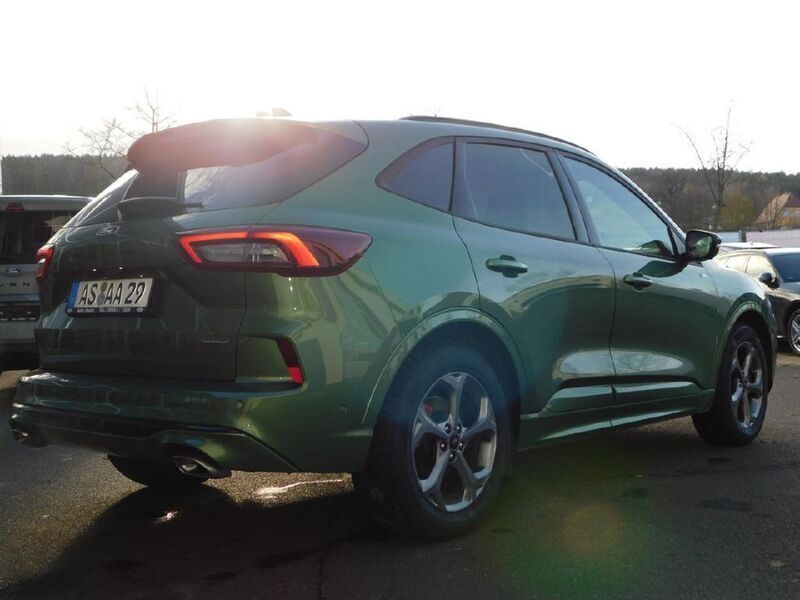 Gebraucht Ford Kuga ST-Line X 152 PS (111 kW) 2024 Grün SUV