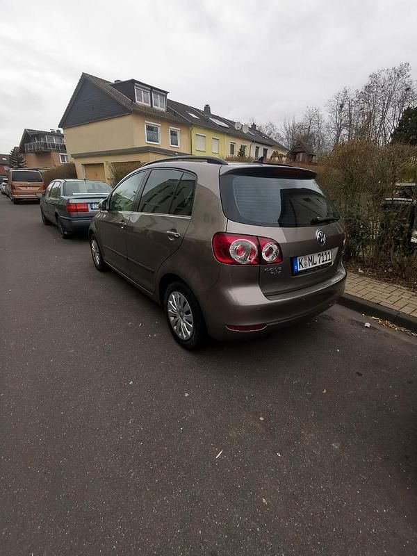 Gebraucht VW Golf Plus Comfortline 105 PS (77 kW) 2012 Braun Van / Kleinbus