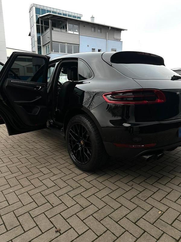 Gebraucht Porsche Macan 252 PS (185 kW) 2018 Schwarz SUV