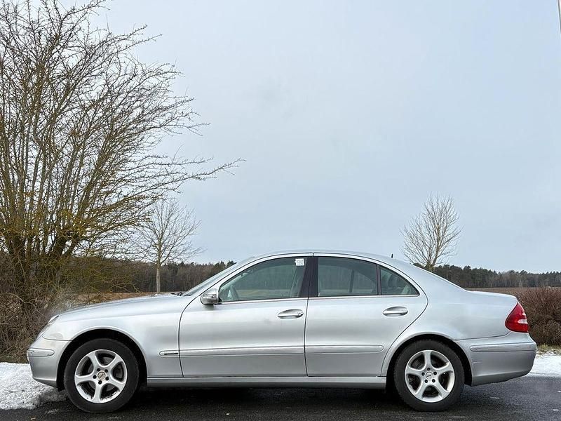 Gebraucht Mercedes E240 Elegance 177 PS (130 kW) 2002 Silber Limousine