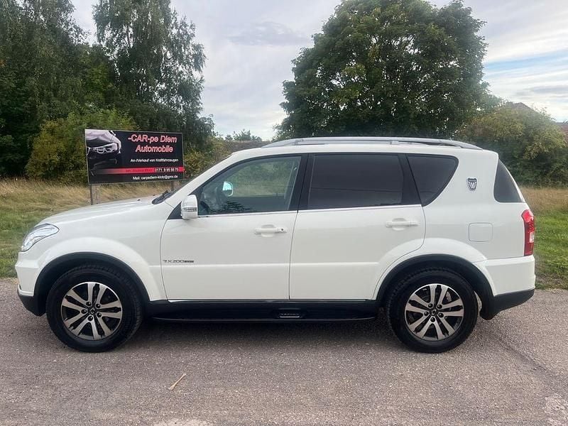 Weiß Gebraucht 2014 Ssangyong (KGM) Rexton Quartz SUV | 9.999 € - Bild 1/4
