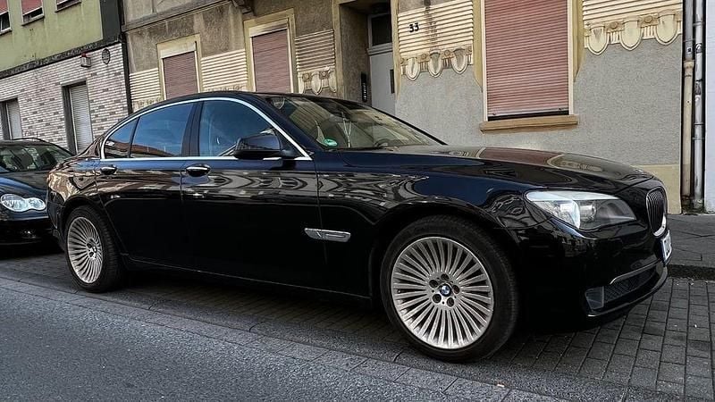 Second-hand BMW 730 245 CP (180 kW) 2011 Negru Berlinǎ