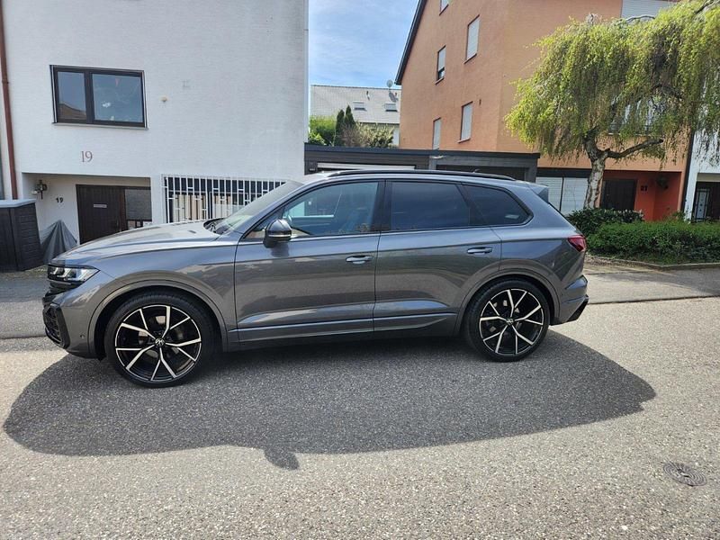 Gebraucht VW Touareg 286 PS (210 kW) 2023 Grau SUV