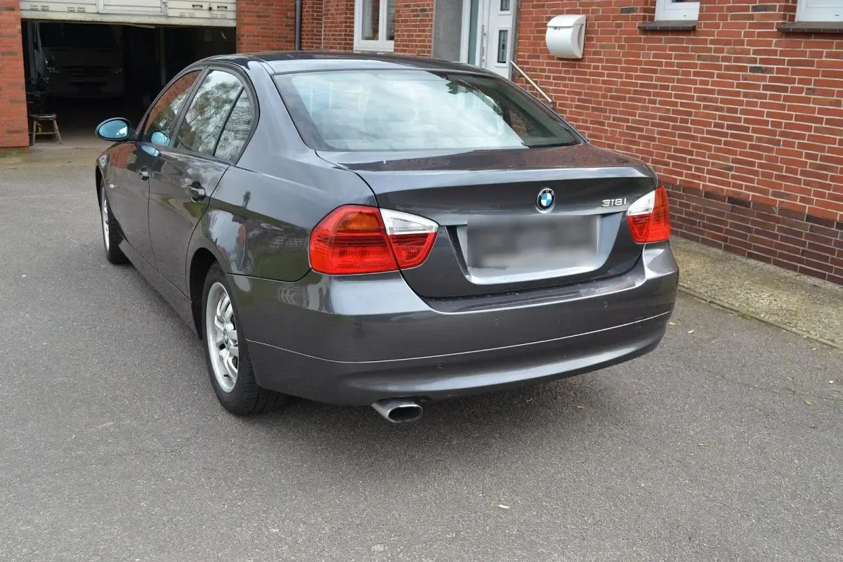 Gebraucht BMW 318 Advantage 143 PS (105 kW) 2008 Grau Limousine