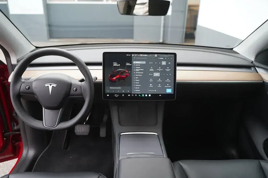 Gebraucht Tesla Model Y Long Range AWD 378 kW (514 PS) 2022 Rot SUV