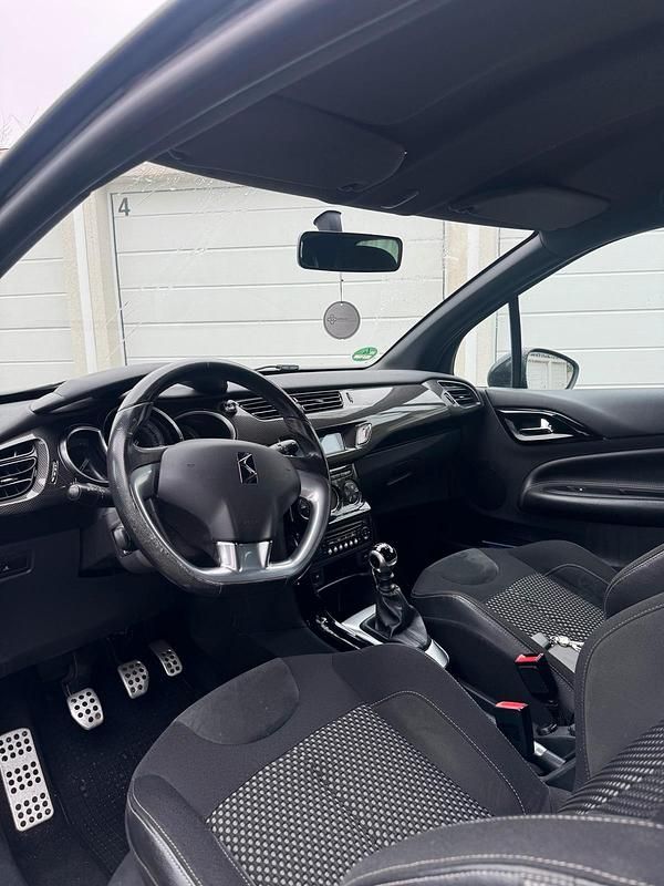 Gebraucht Citroën DS3 114 PS (83 kW) 2011 Kleinwagen
