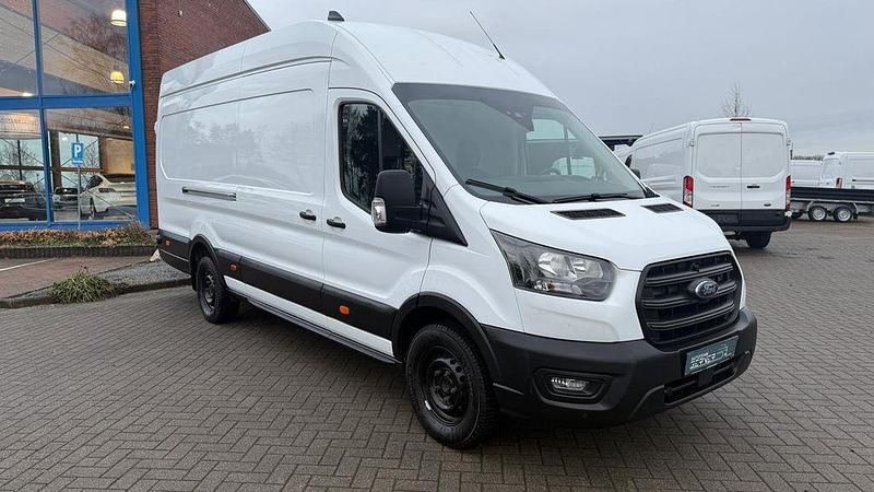 Gebraucht Ford Transit Trend 131 PS (96 kW) 2023 Weiß Limousine