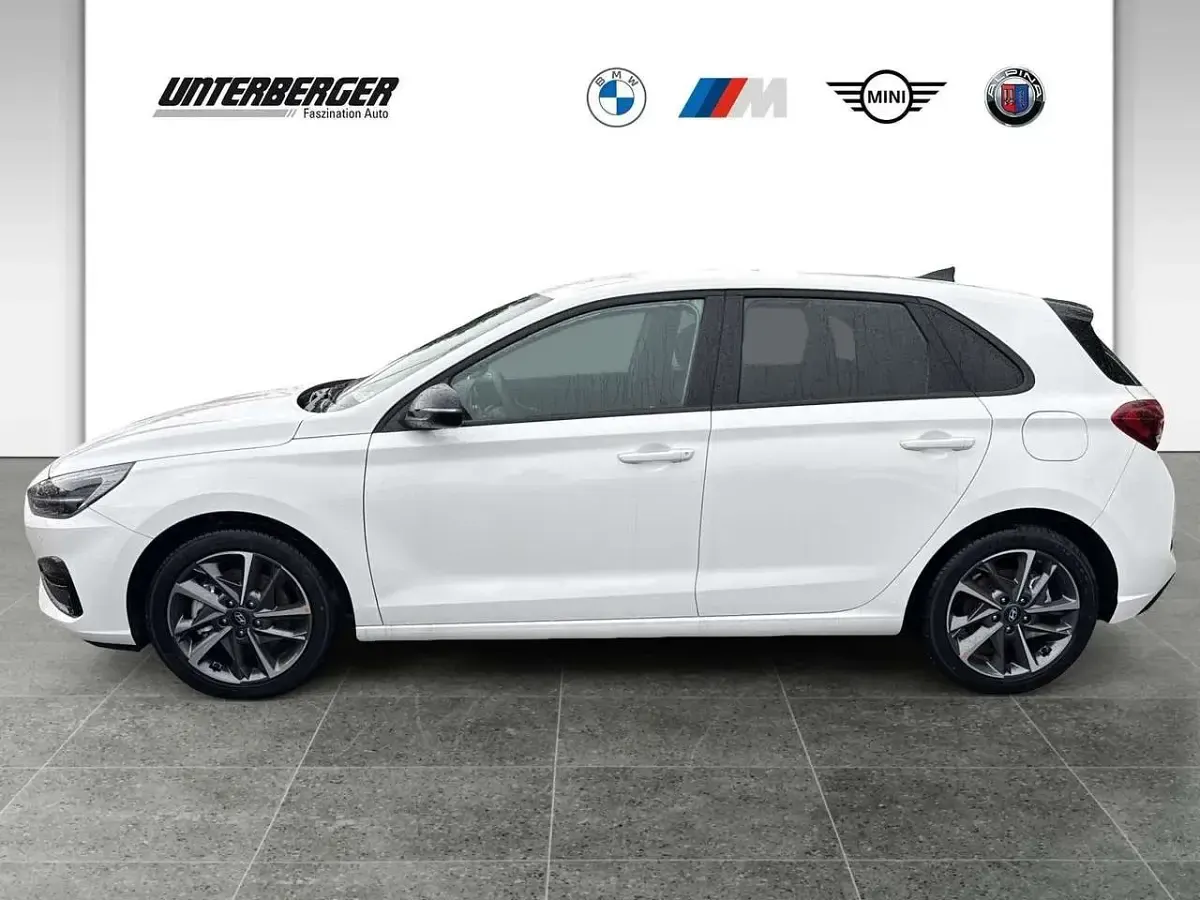 Neu Hyundai i30 Advantage 101 PS (74 kW) 2025 Atlas white / sol Limousine