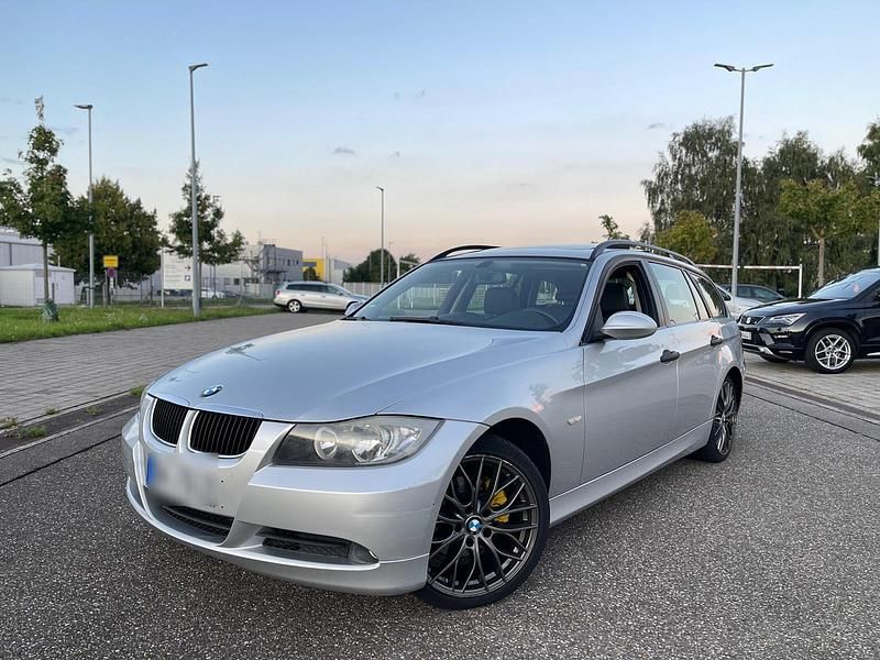 Silber Gebraucht 2005 BMW 320 Kombi | 4.000 € (Etwas zu teuer) - Bild 1/4