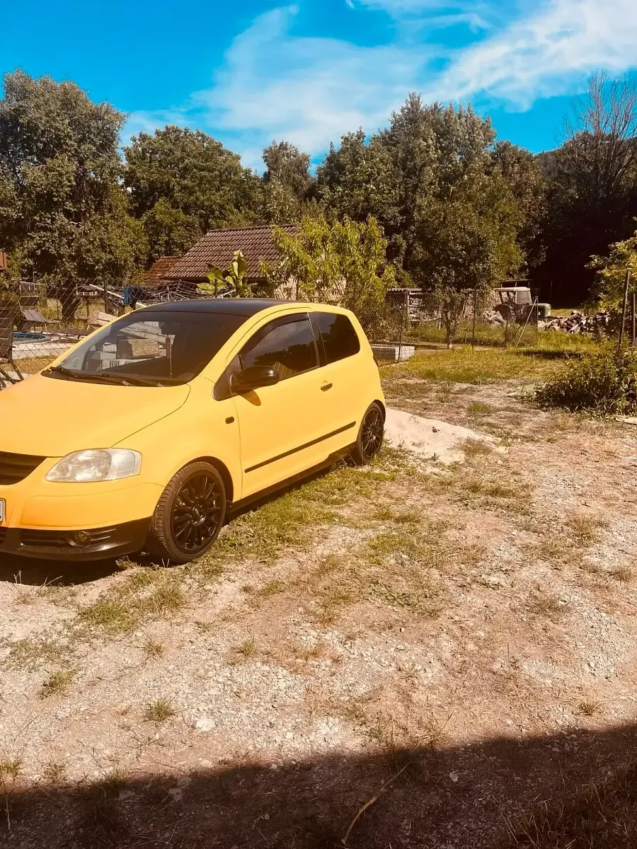 Gebraucht VW Fox 54 PS (39 kW) 2007 Gelb Kleinwagen