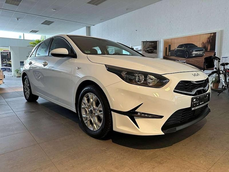 Gebraucht Kia Ceed Sportswagon Vision 101 PS (74 kW) 2023 Carraraweiß Kombi