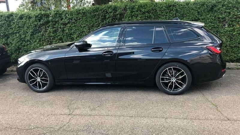 Gebraucht BMW 318 Sport Line 156 PS (114 kW) 2021 Schwarz Kombi