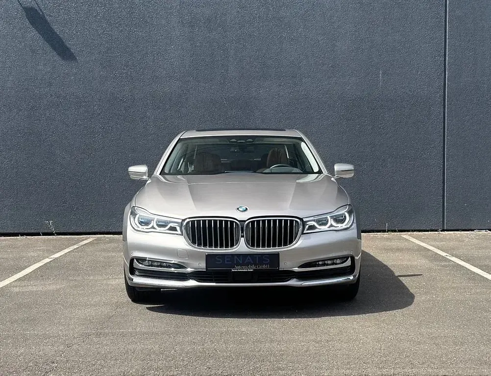 Gebraucht BMW 730 Sport Line 265 PS (194 kW) 2018 Silber Limousine