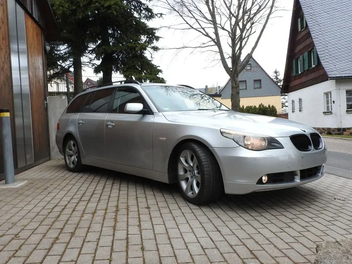 Gebraucht BMW 545 333 PS (244 kW) 2004 Grau Kombi