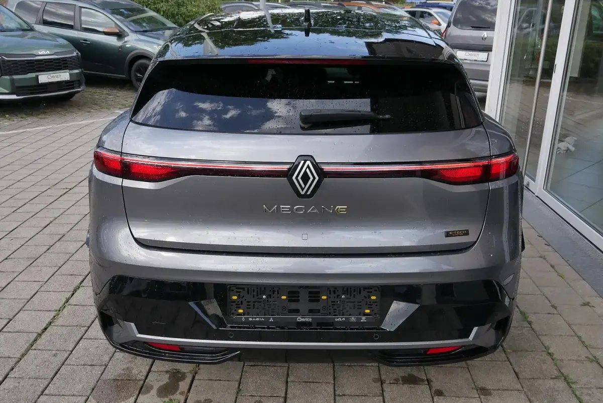 Gebraucht Renault Megane E-Tech 160 kW (218 PS) 2023 Dolomitgrau, dach in black pe Limousine