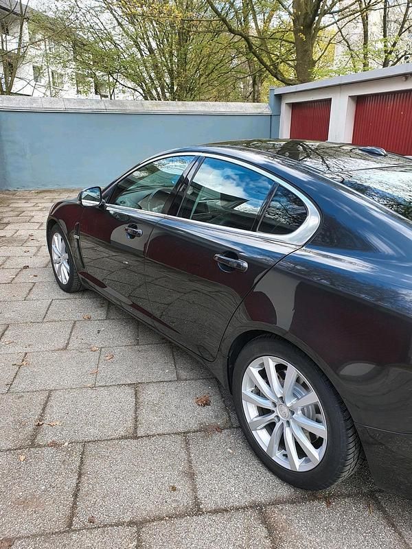 Gebraucht Jaguar XF 245 PS (180 kW) 2011 Grau Limousine