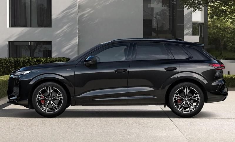 Nouă Audi Q3 Advanced 204 CP (150 kW) 2025 Negru SUV