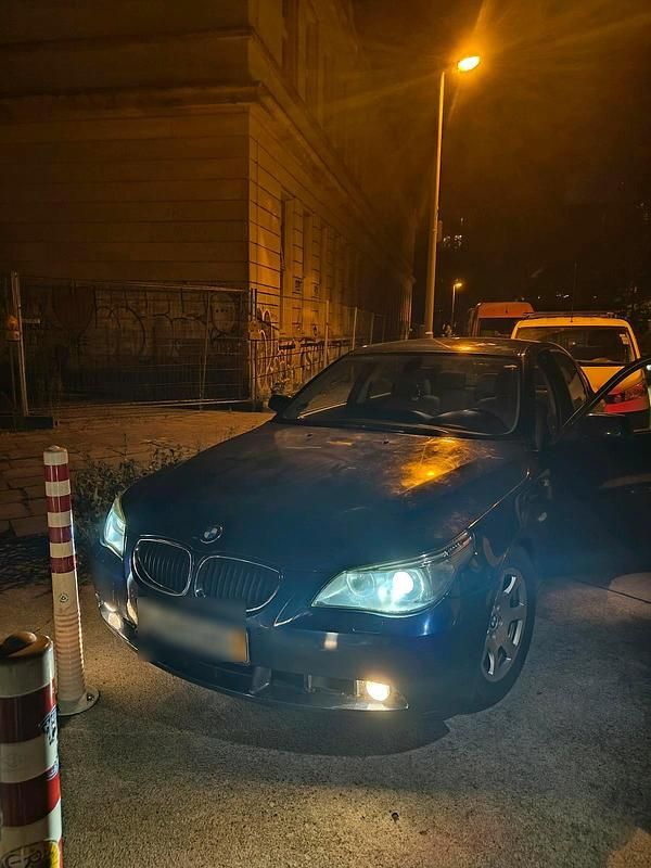 Blau Gebraucht 2005 BMW 530 Limousine | 3.500 € (Superpreis) - Bild 1/4
