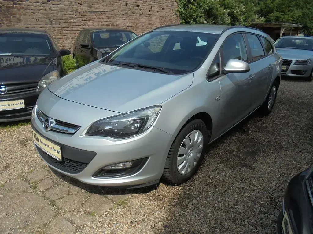Gebraucht Opel Astra Edition 110 PS (80 kW) 2015 Argon silber/ice silver (m2) Kombi