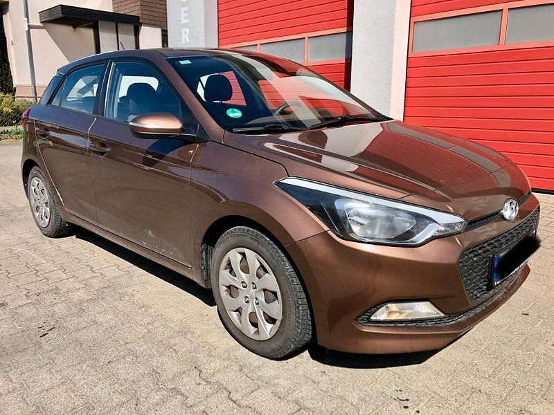 Gebraucht Hyundai i20 Active 85 PS (62 kW) 2016 Braun Kleinwagen