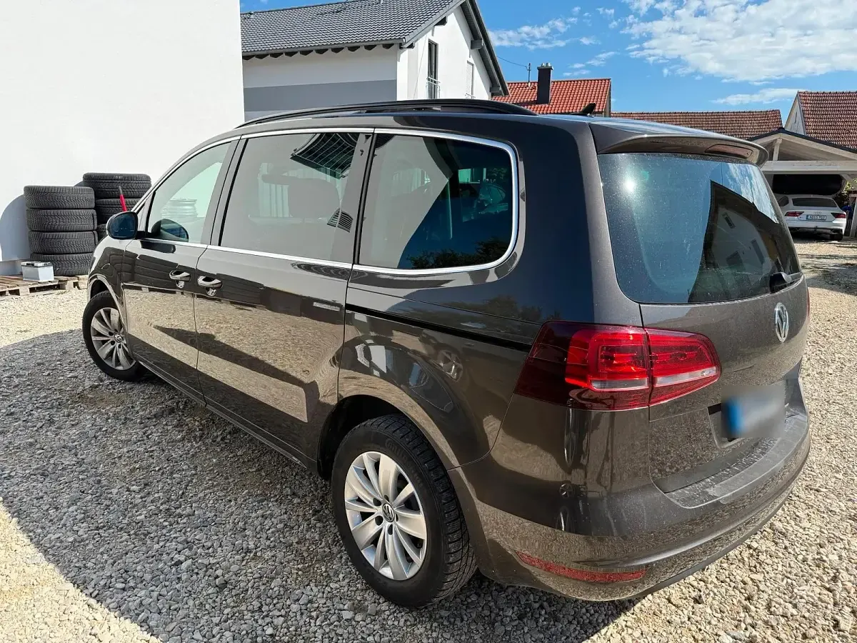 Gebraucht VW Sharan 150 PS (110 kW) 2019 Braun Van / Kleinbus