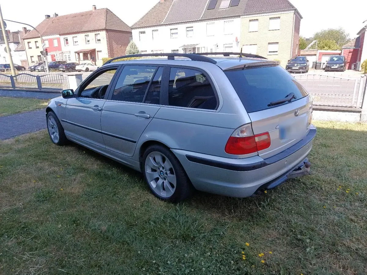 Gebraucht BMW 330 184 PS (135 kW) 2001 Silber Kombi
