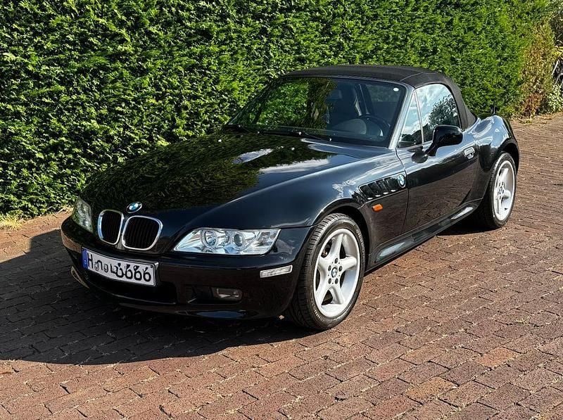 Schwarz Gebraucht 2022 BMW Z3 Performance Cabrio | 6.400 € (Superpreis) - Bild 1/4