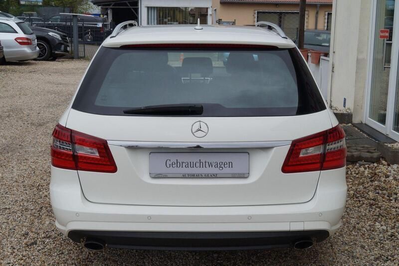 Gebraucht Mercedes E250 AMG 204 PS (150 kW) 2010 Calcitweiss  unilack Kombi