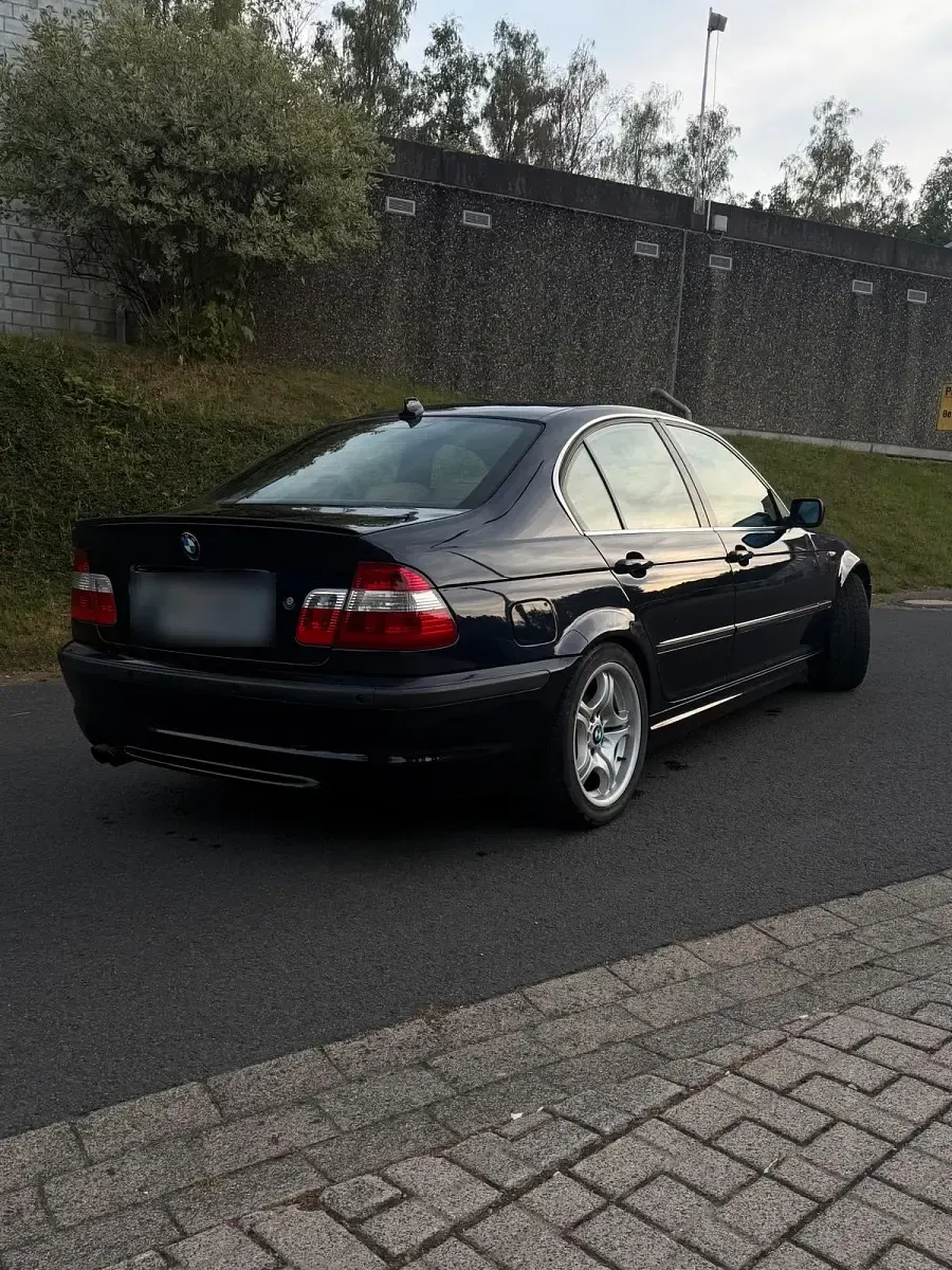Gebraucht BMW 325 192 PS (141 kW) 2004 Blau Limousine