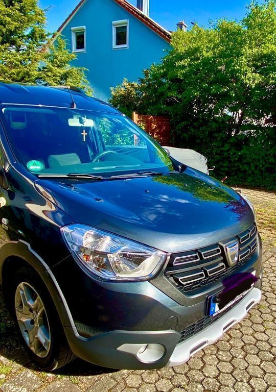 Grau Gebraucht 2020 Dacia Dokker Stepway Van | 13.980 € (Guter Preis) - Bild 1/4