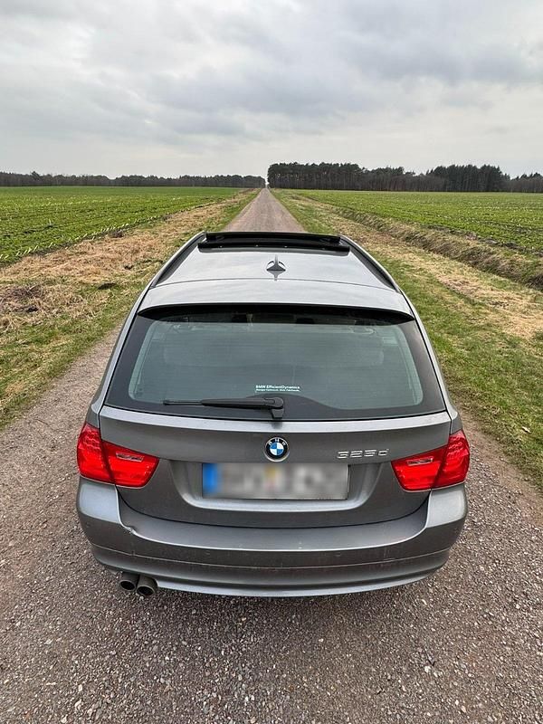 Gebraucht BMW 325 204 PS (150 kW) 2012 Silber Kombi