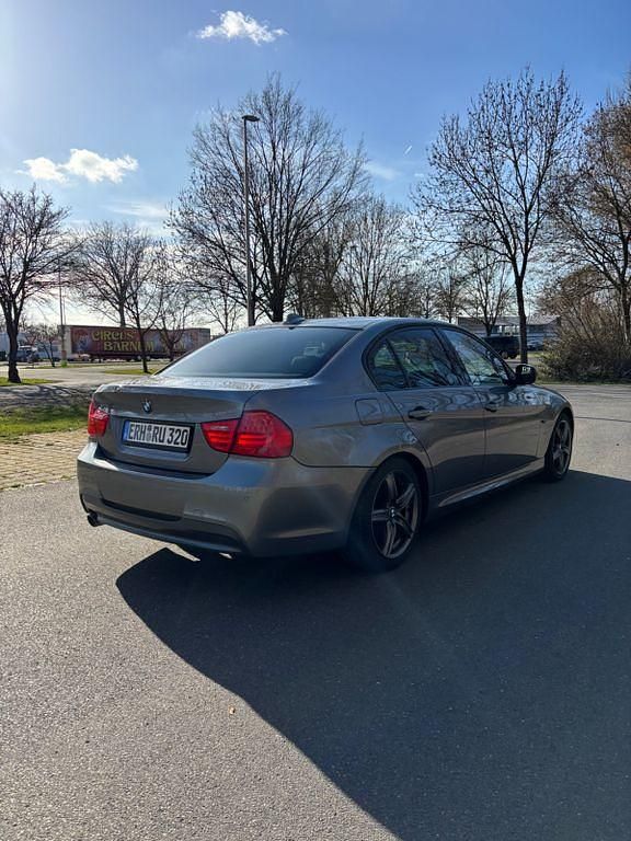 Gebraucht BMW 320 Shadowline 177 PS (130 kW) 2009 Silber Limousine