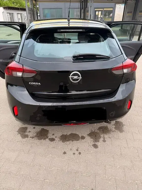 Używany Opel Corsa 75 KM (55 kW) 2022 Czarny Hatchback