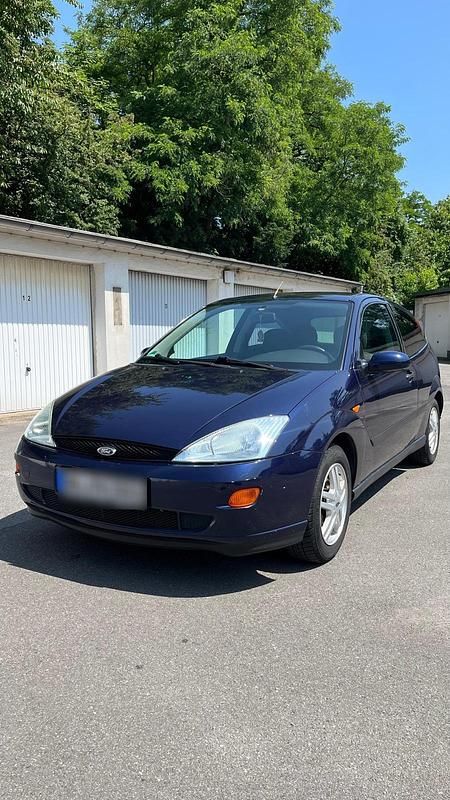 Usado Ford Focus 75 HP (55 kW) 2000 Azul Citadino