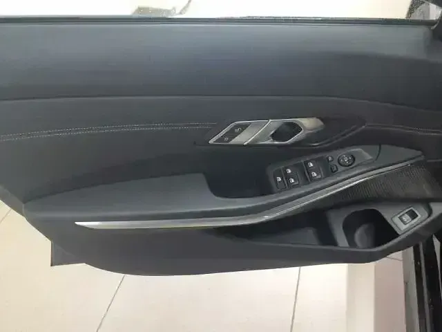 Gebraucht BMW 320 Sport Line 190 PS (139 kW) 2021 Saphirschwarz metallic Kombi
