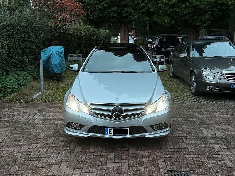 Gebraucht Mercedes E350 Avantgarde 265 PS (194 kW) 2011 Grau Coupé