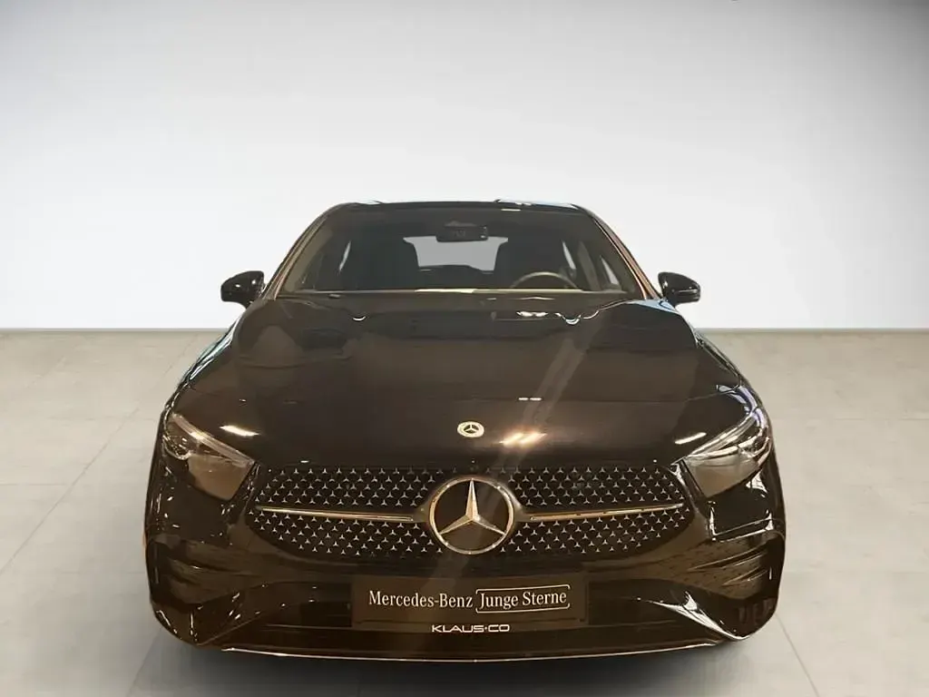 Gebraucht Mercedes A250 AMG Line Premium 218 PS (160 kW) 2025 Schwarz Limousine