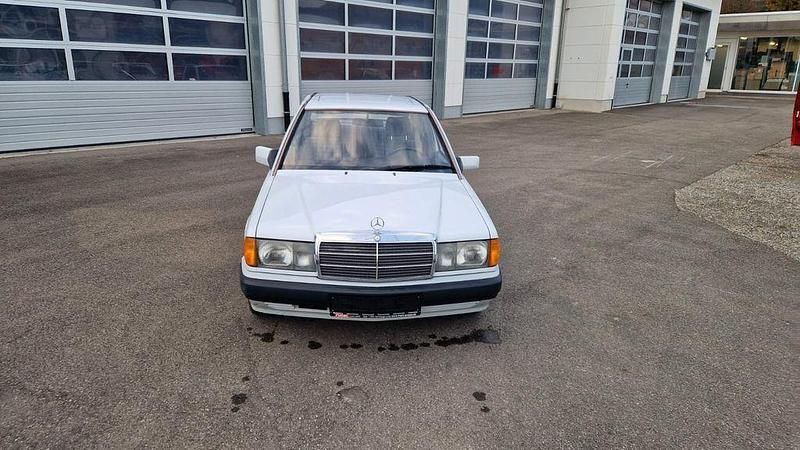 Gebraucht Mercedes 190 122 PS (89 kW) 1991 Weiß Limousine