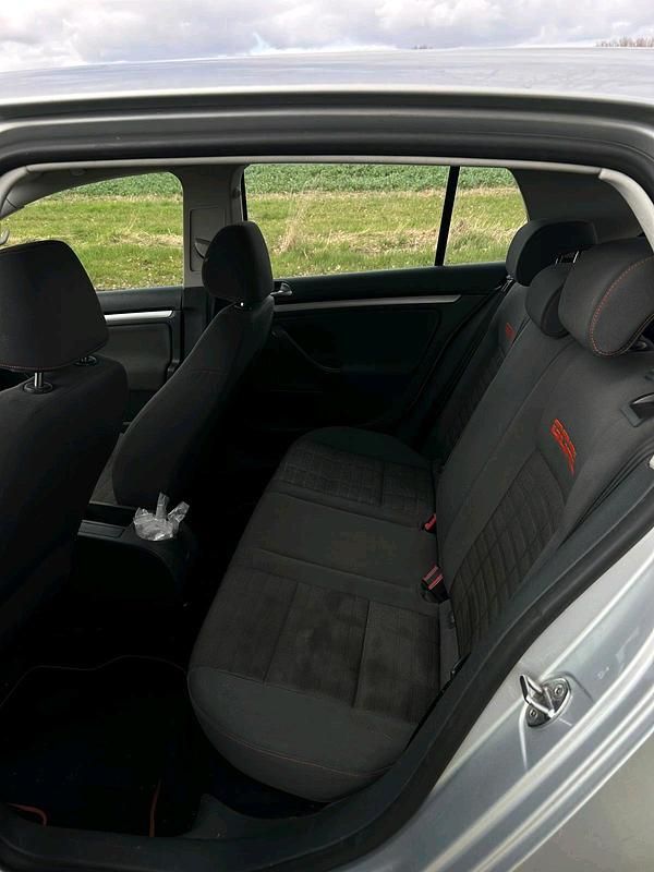 Gebraucht VW Golf V 105 PS (77 kW) 2006 Silber Kleinwagen