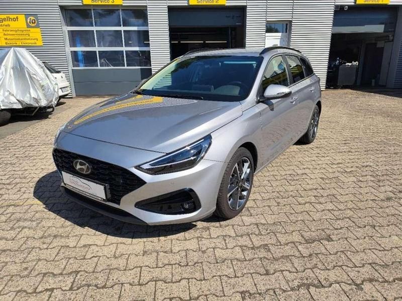 Shimmering silver met. Gebraucht 2024 Hyundai i30 Kombi | 20.890 € (Guter Preis) - Bild 1/4