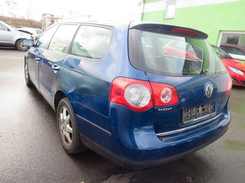 Gebraucht VW Passat 102 PS (75 kW) 2007 Blau Kombi