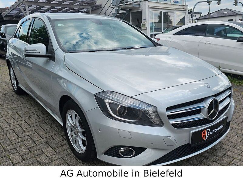 Silber Gebraucht 2014 Mercedes A180 Limousine | 14.499 € (Fairer Preis) - Bild 1/4