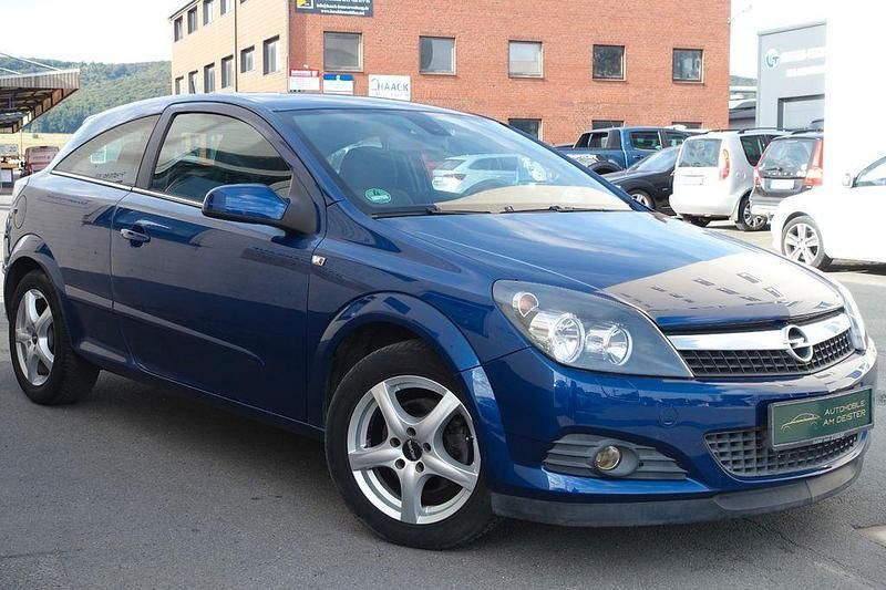 Blau Gebraucht 2009 Opel Astra GTC Edition Coupé | 5.990 € (Etwas zu teuer) - Bild 1/4